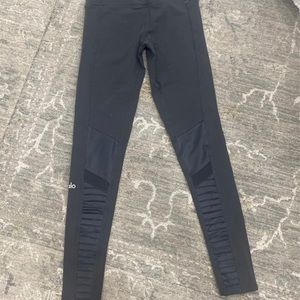 Alo yoga motto leggings